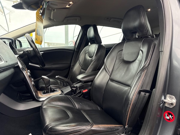 Used Volvo V40 Cross Country 2014 for sale - 76307400: Photo 64