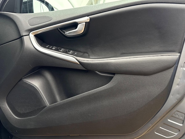 Used Volvo V40 Cross Country 2014 for sale - 76307400: Photo 71