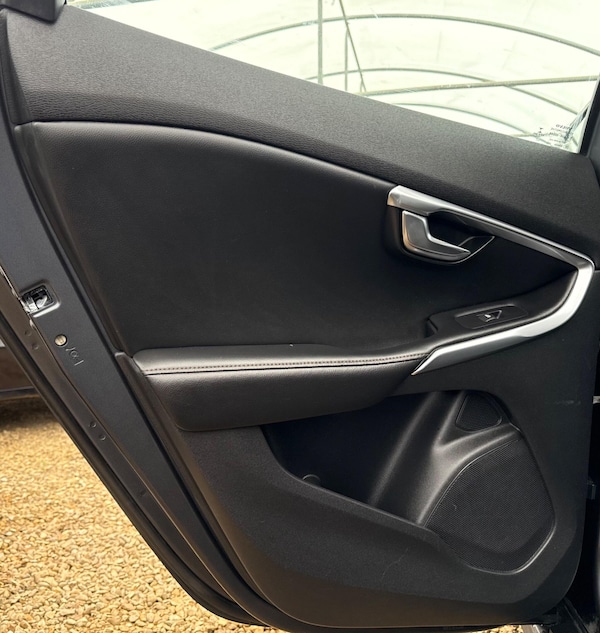Used Volvo V40 Cross Country 2014 for sale - 76307400: Photo 74