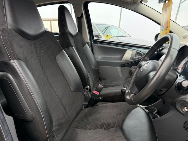 Used Toyota AYGO 2011 for sale - 76337368: Photo 15