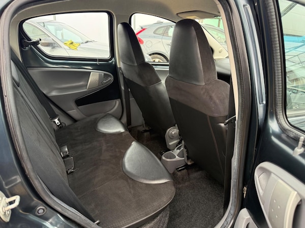 Used Toyota AYGO 2011 for sale - 76337368: Photo 17