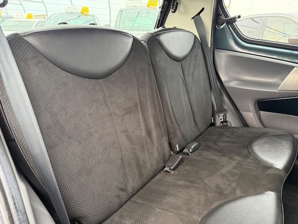 Used Toyota AYGO 2011 for sale - 76337368: Photo 19