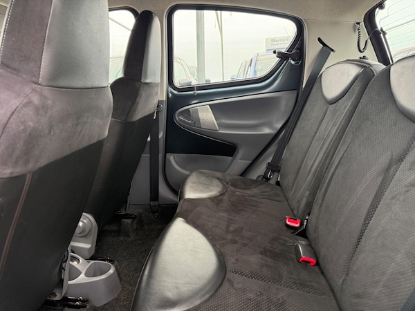 Used Toyota AYGO 2011 for sale - 76337368: Photo 24