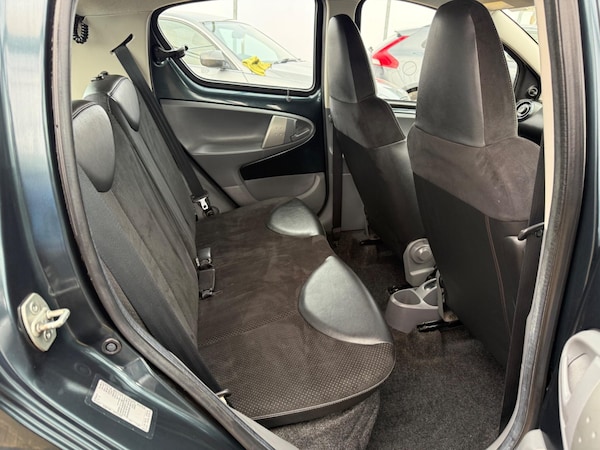 Used Toyota AYGO 2011 for sale - 76337368: Photo 50