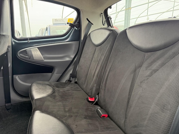 Used Toyota AYGO 2011 for sale - 76337368: Photo 55