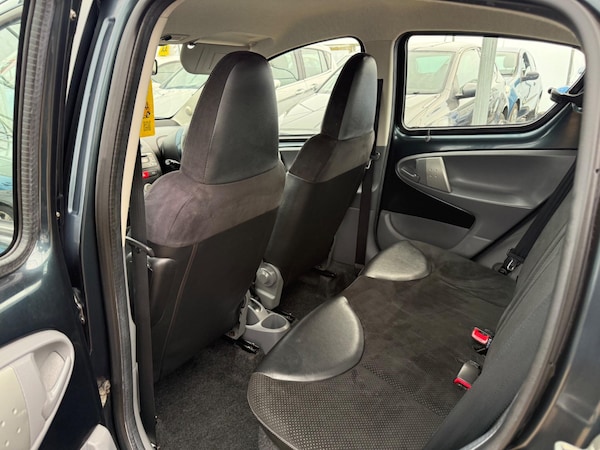Used Toyota AYGO 2011 for sale - 76337368: Photo 56