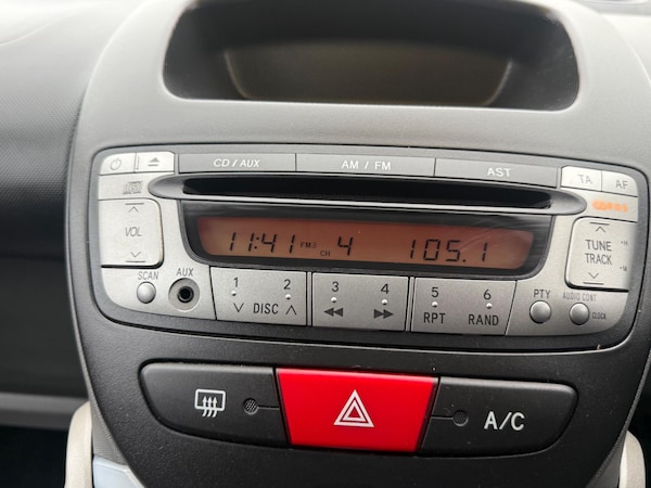 Used Toyota AYGO 2011 for sale - 76337368: Photo 65