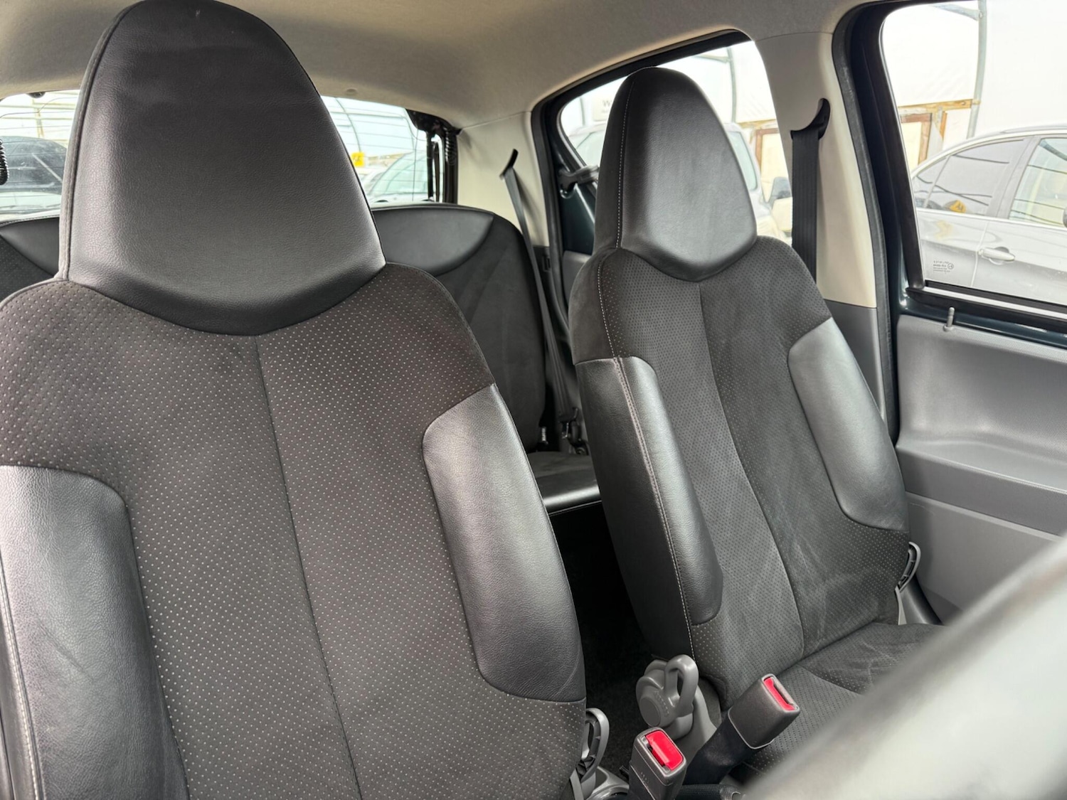 Used Toyota AYGO 2011 for sale - 76473792: Photo 16