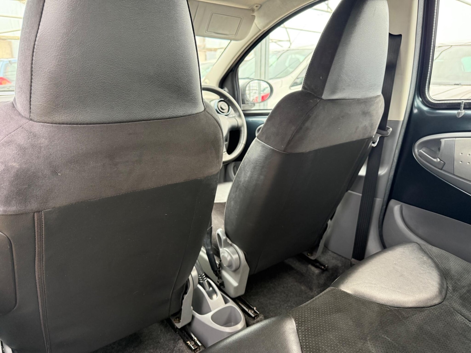 Used Toyota AYGO 2011 for sale - 76473792: Photo 25