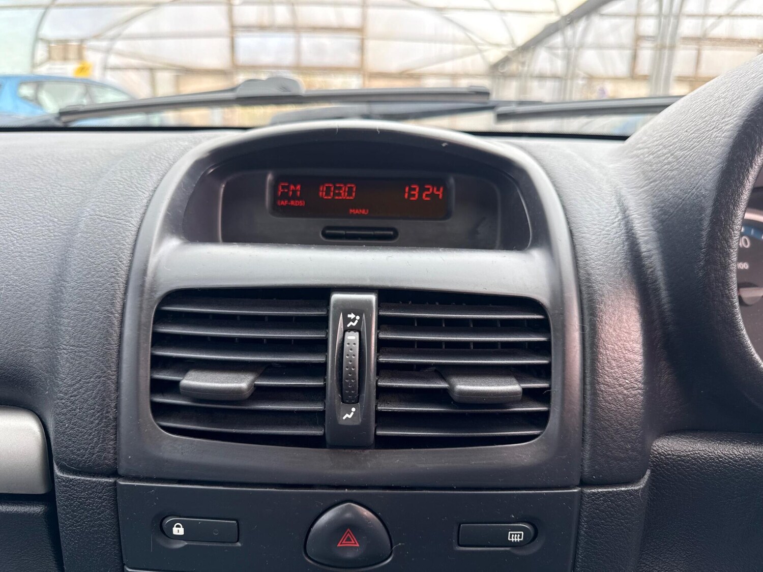 Used Renault Clio for sale - 77657587: Photo 64