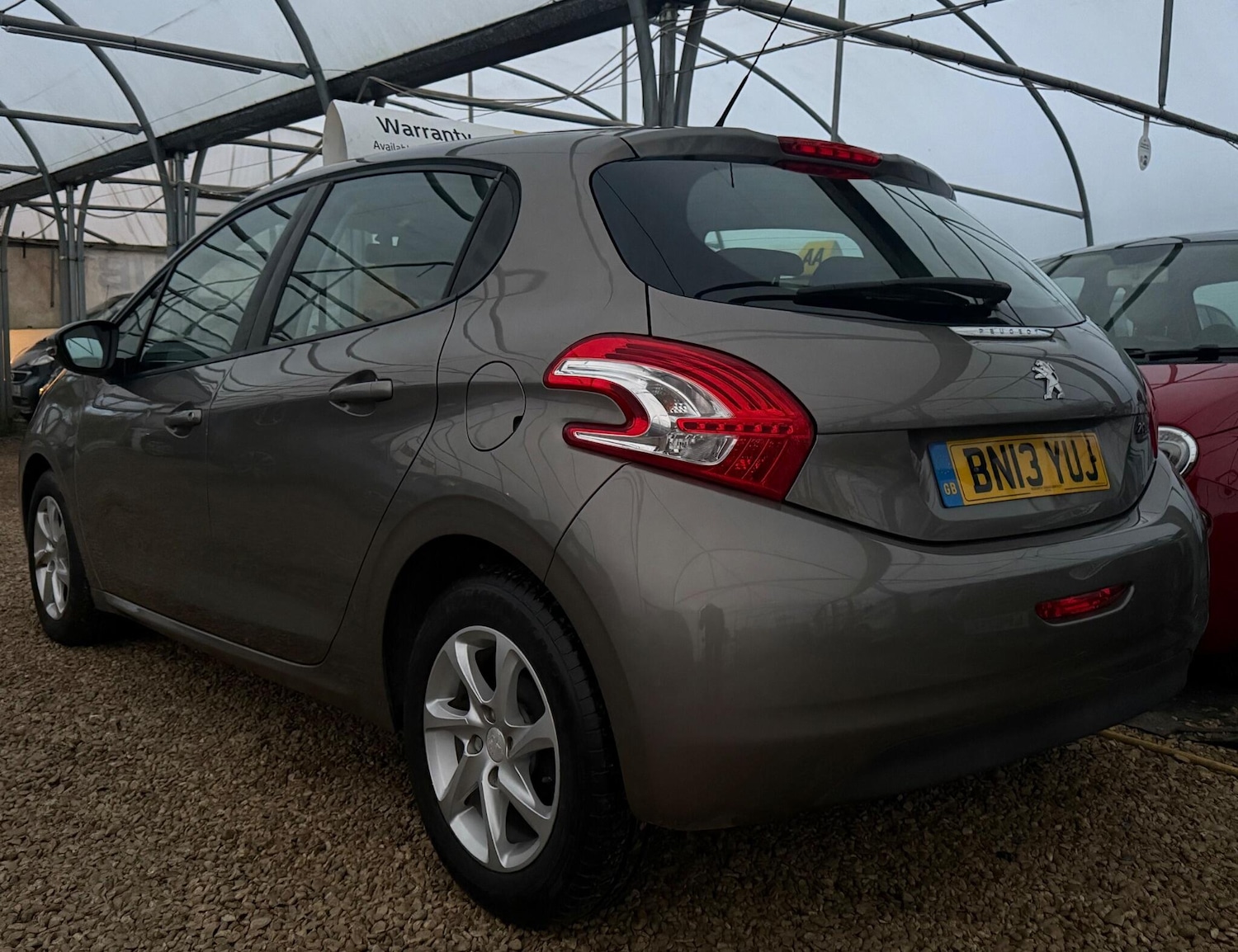 Used Peugeot 208 2013 for sale - 76644558: Photo 2