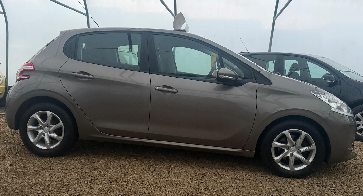 Used Peugeot 208 2013 for sale - 76644558: Photo 29