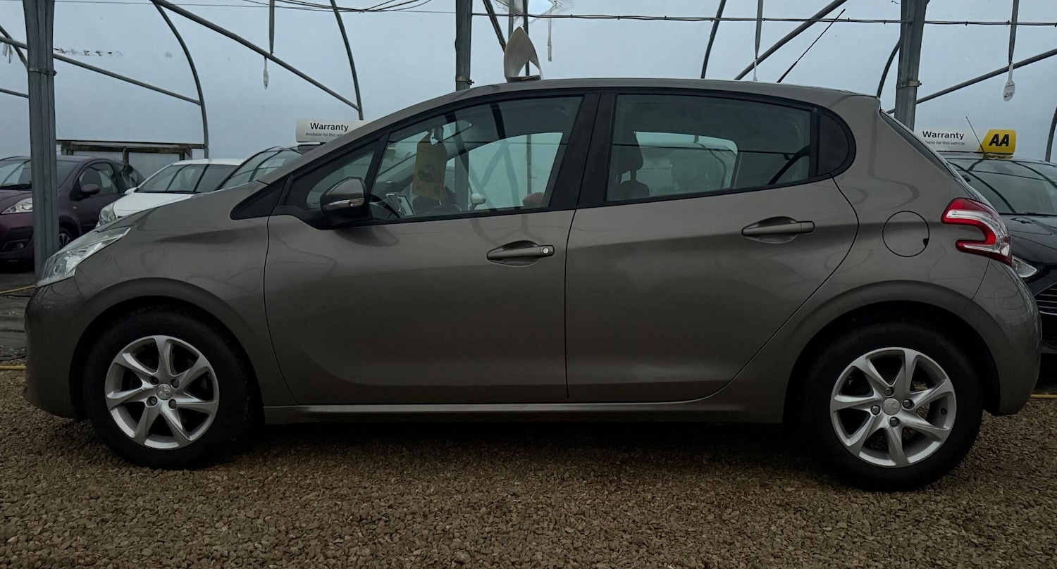 Used Peugeot 208 2013 for sale - 76644558: Photo 36