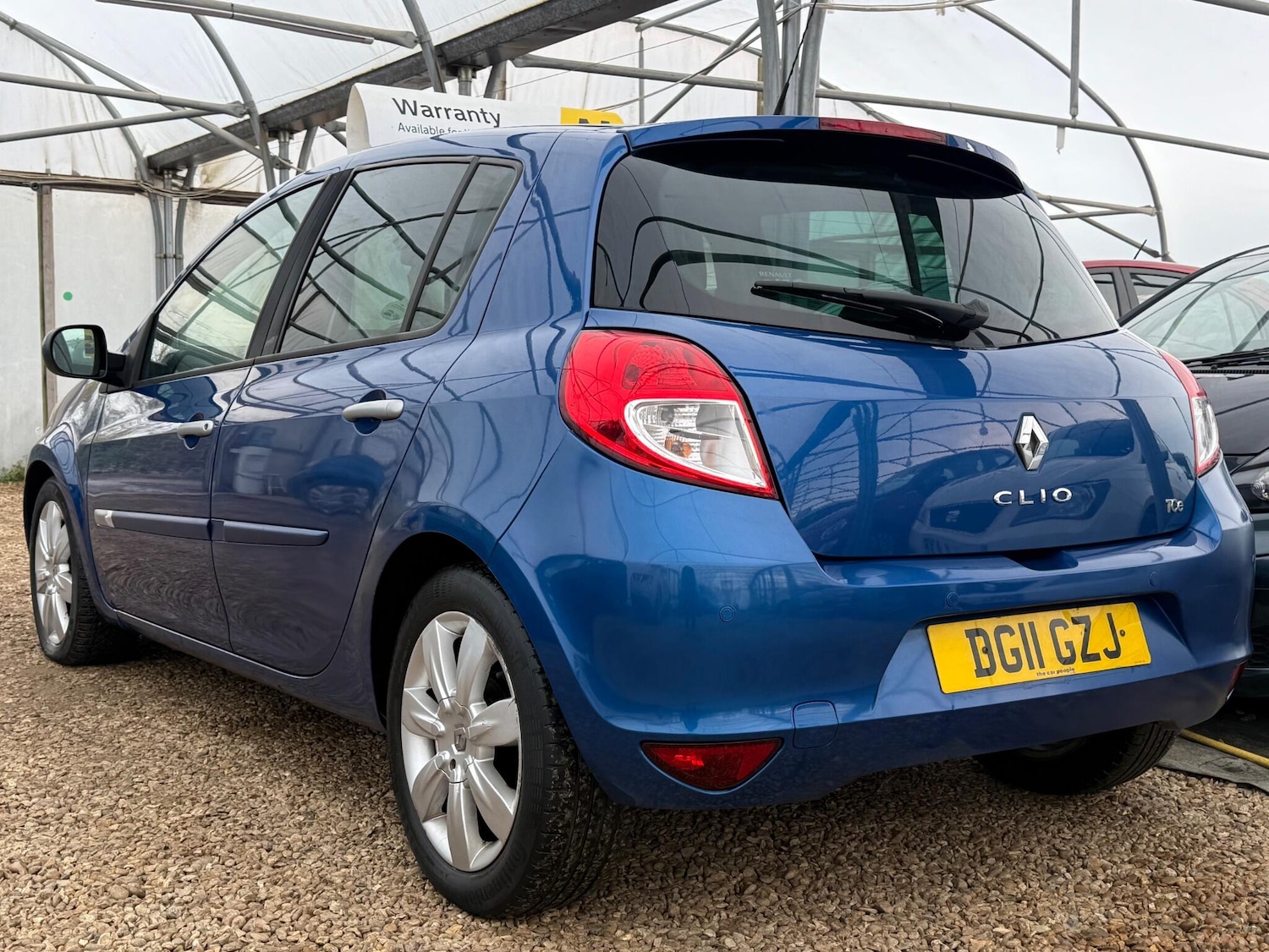 Used Renault Clio 2011 for sale - 76735237: Photo 2