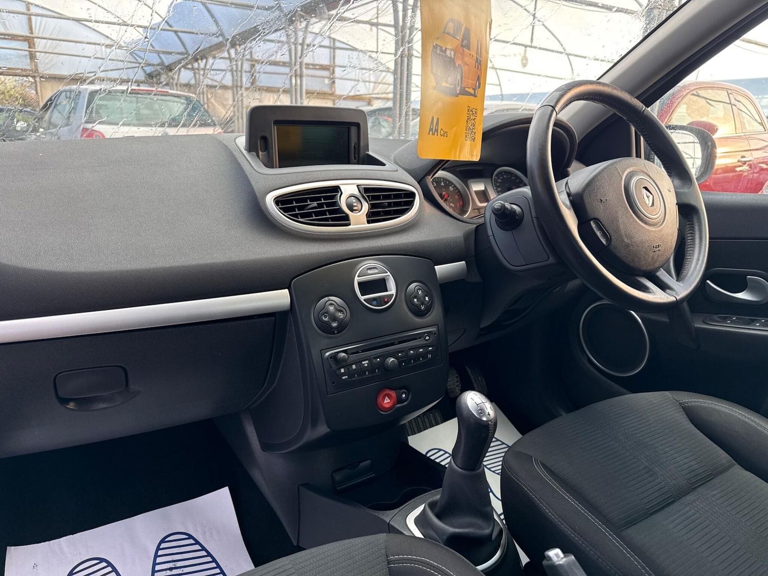 Used Renault Clio 2011 for sale - 76735237: Photo 29