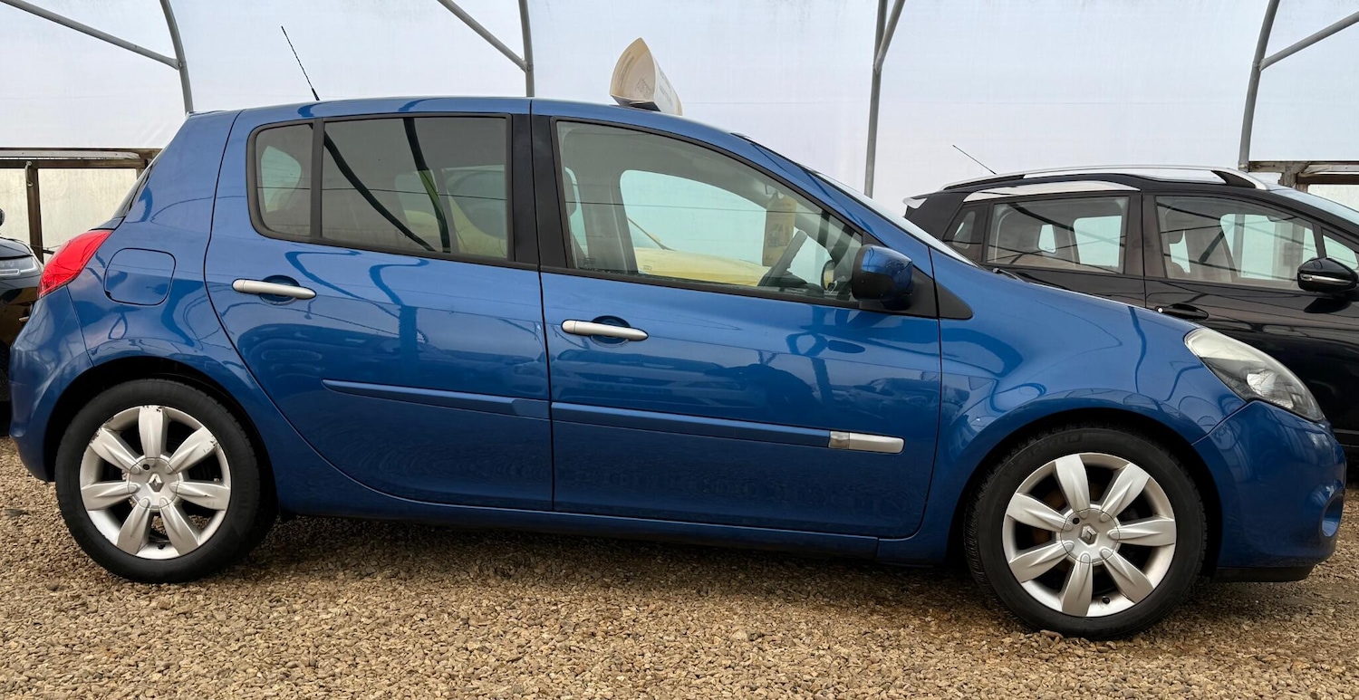 Used Renault Clio 2011 for sale - 76735237: Photo 34