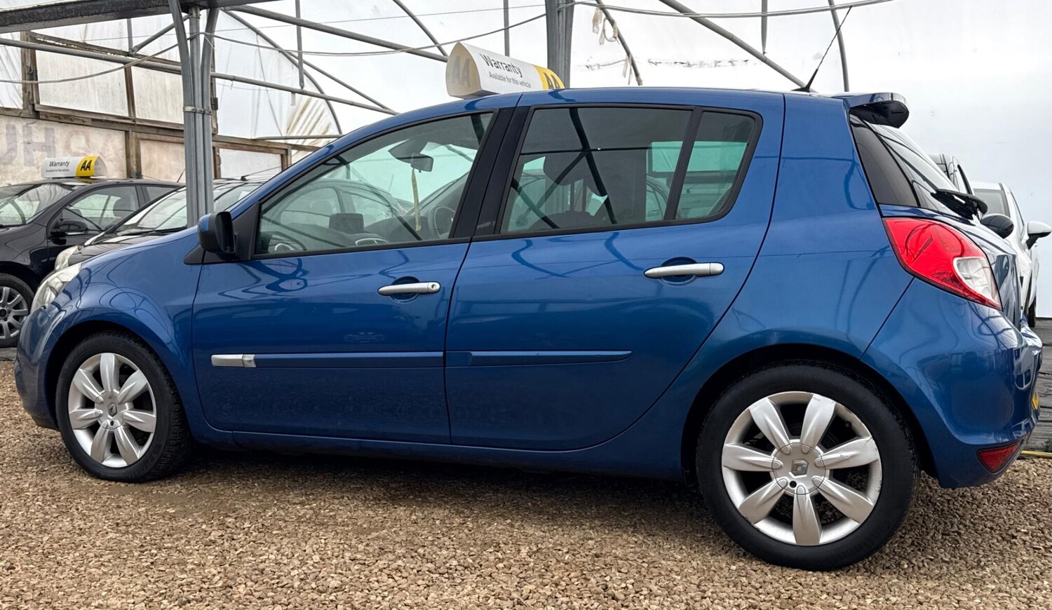 Used Renault Clio 2011 for sale - 76735237: Photo 44