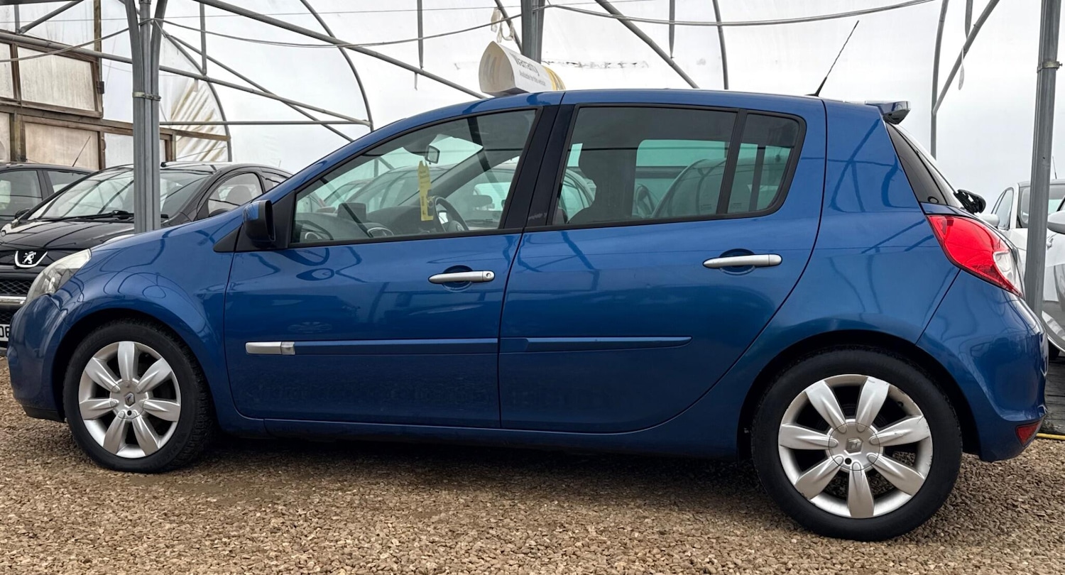 Used Renault Clio 2011 for sale - 76735237: Photo 45
