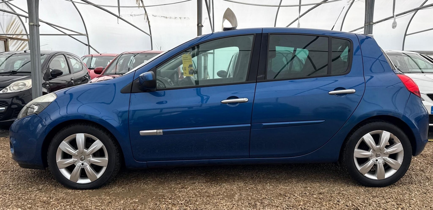 Used Renault Clio 2011 for sale - 76735237: Photo 46