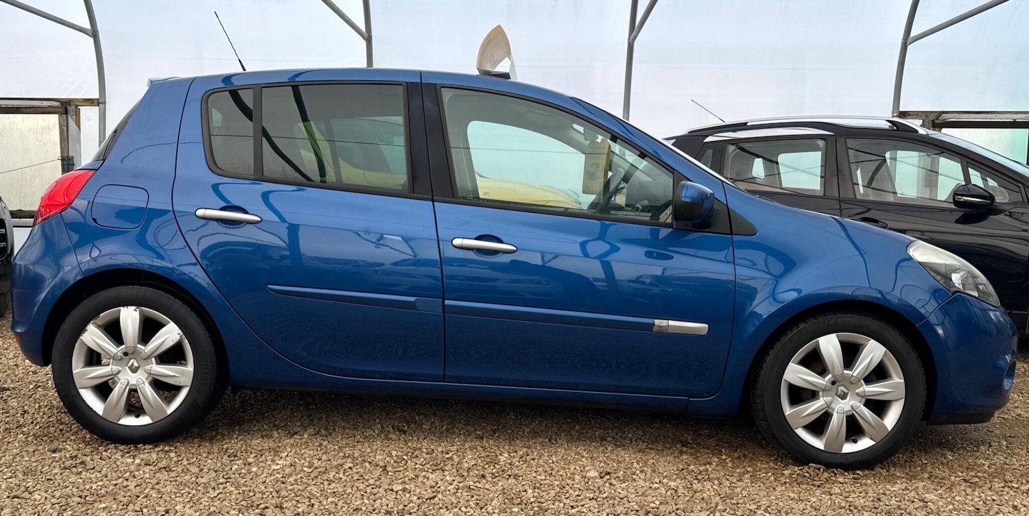 Used Renault Clio 2011 for sale - 76735237: Photo 5