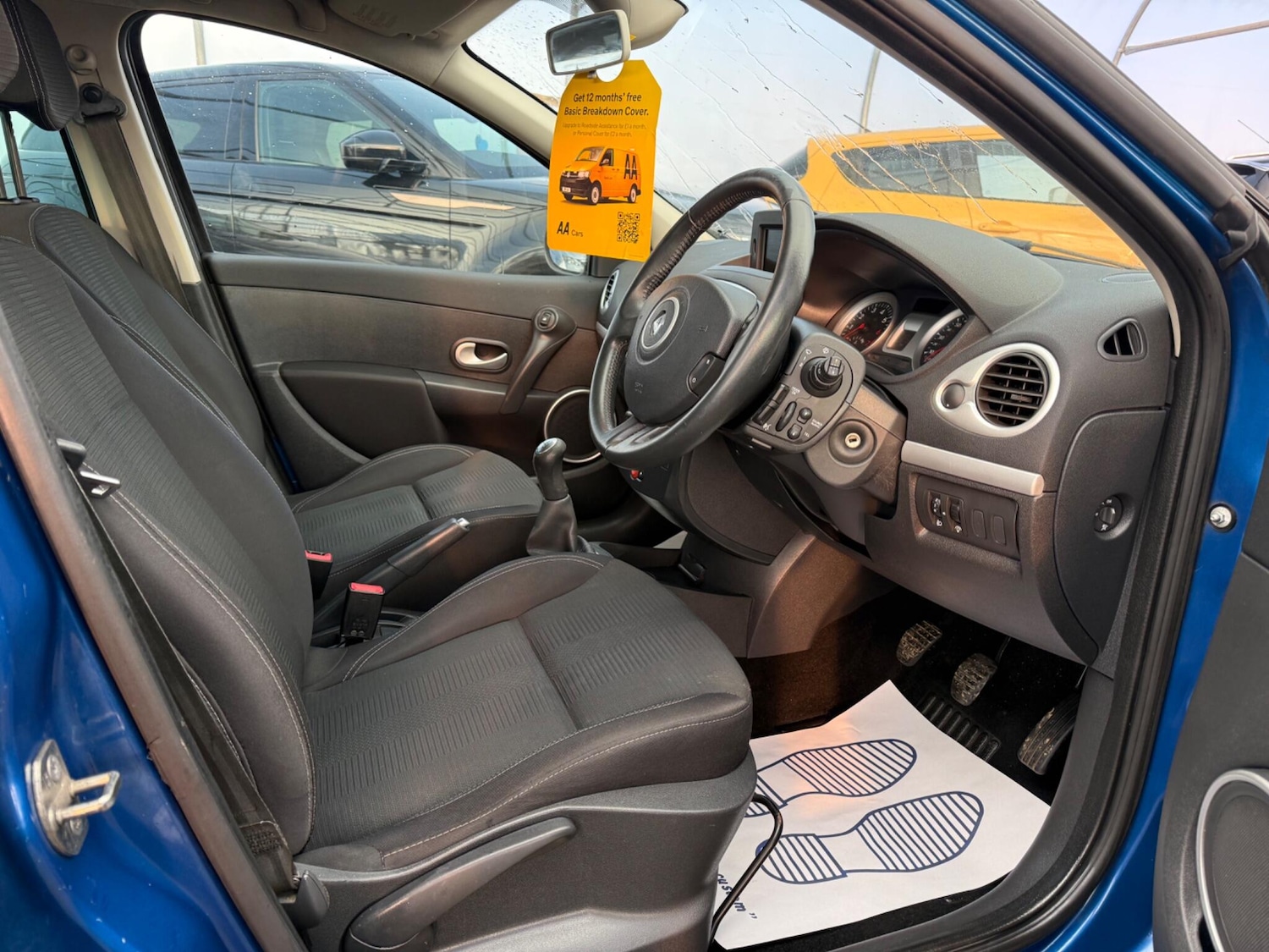 Used Renault Clio 2011 for sale - 76735237: Photo 54