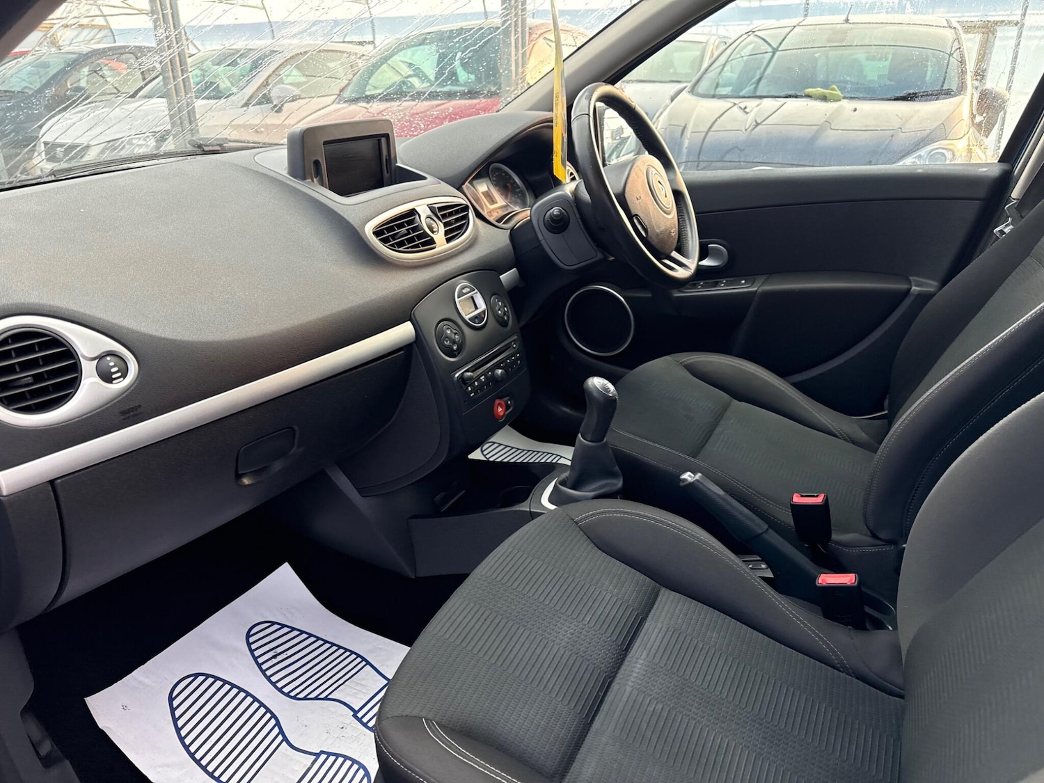 Used Renault Clio 2011 for sale - 76735237: Photo 72