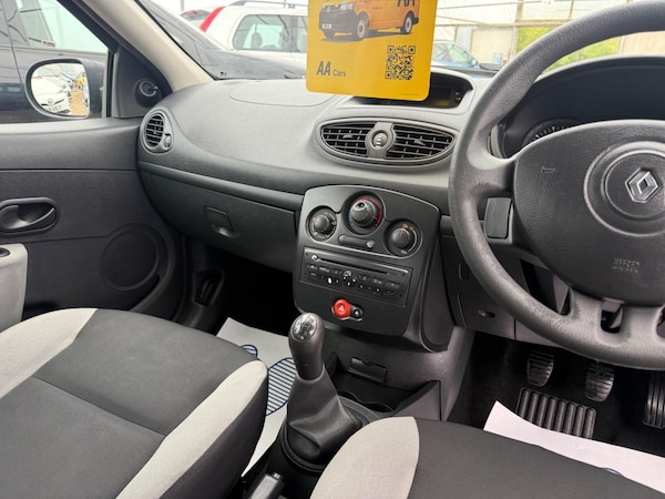 Used Renault Clio 2010 for sale - 76085292: Photo 13
