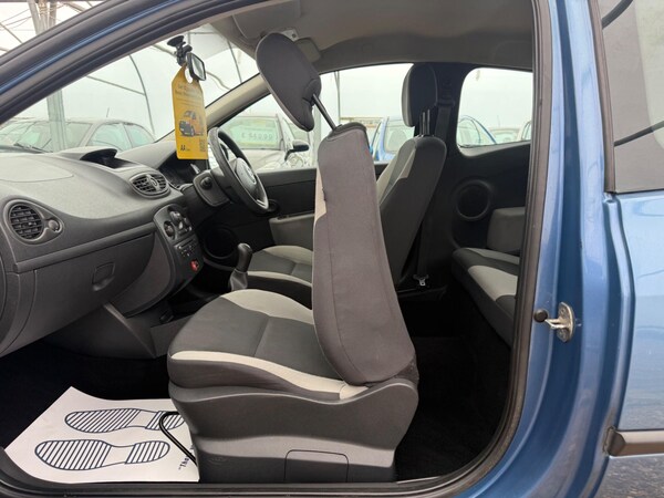 Used Renault Clio 2010 for sale - 76085292: Photo 23