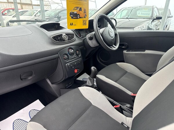 Used Renault Clio 2010 for sale - 76085292: Photo 25