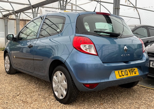 Used Renault Clio 2010 for sale - 76085292: Photo 2