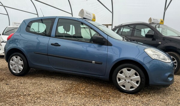 Used Renault Clio 2010 for sale - 76085292: Photo 31