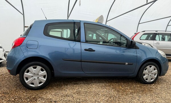 Used Renault Clio 2010 for sale - 76085292: Photo 32