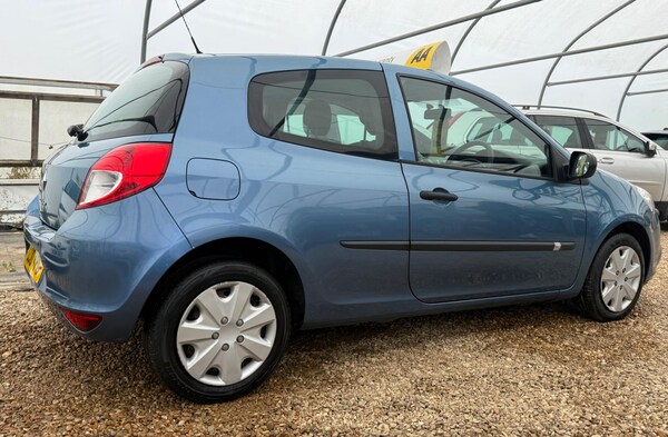 Used Renault Clio 2010 for sale - 76085292: Photo 33