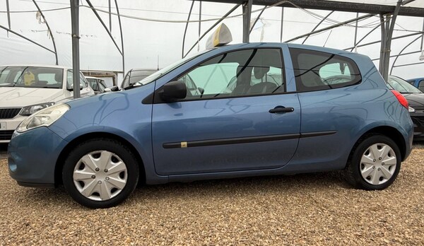 Used Renault Clio 2010 for sale - 76085292: Photo 40