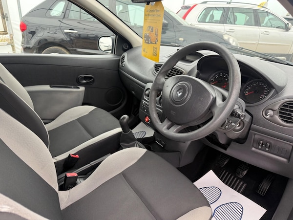 Used Renault Clio 2010 for sale - 76085292: Photo 46