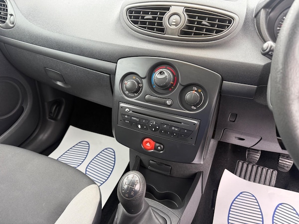 Used Renault Clio 2010 for sale - 76085292: Photo 64