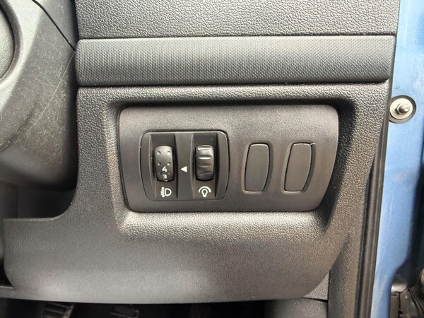 Used Renault Clio 2010 for sale - 76085292: Photo 65