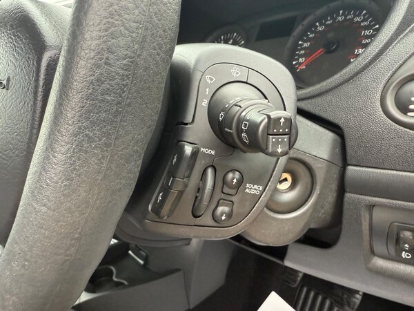 Used Renault Clio 2010 for sale - 76085292: Photo 66