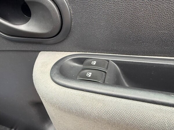 Used Renault Clio 2010 for sale - 76085292: Photo 67