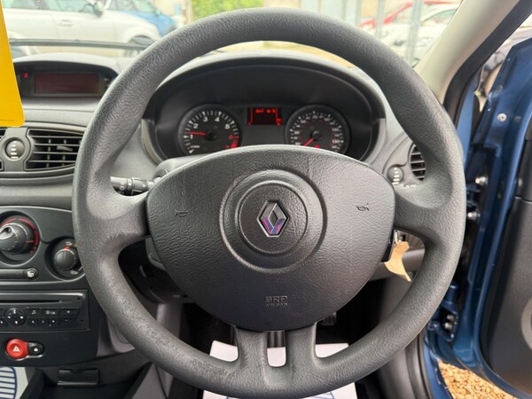 Used Renault Clio 2010 for sale - 76085292: Photo 69
