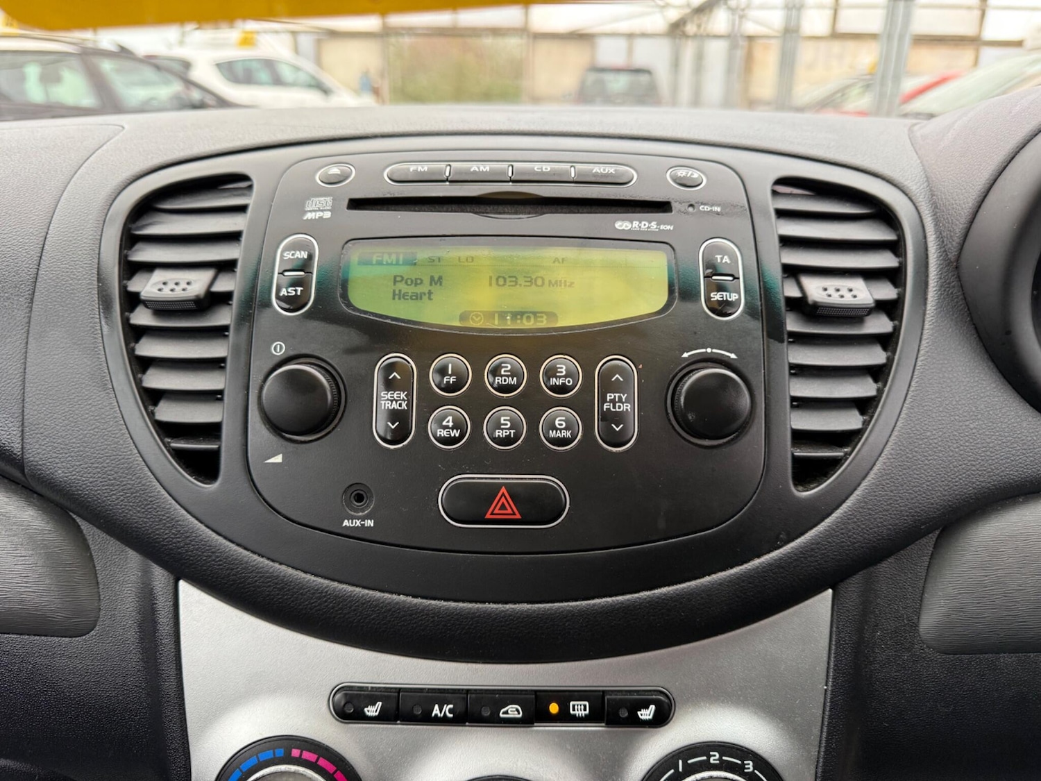 Used Hyundai i10 2009 for sale - 77330527: Photo 63