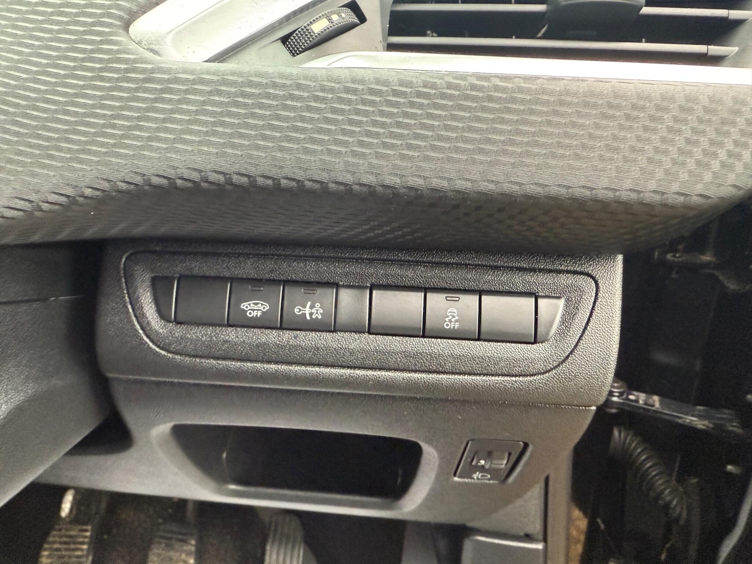 Used Peugeot 2008 2016 for sale - 76667509: Photo 80