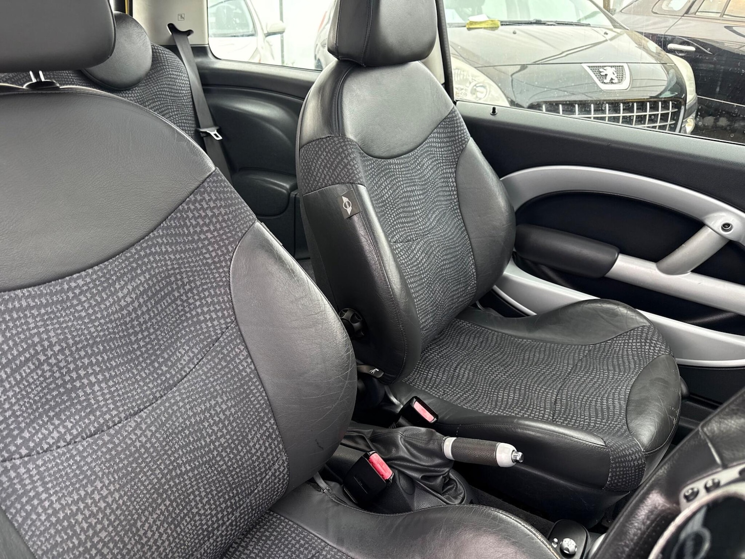 Used MINI Hatch 2002 for sale - 76398711: Photo 16