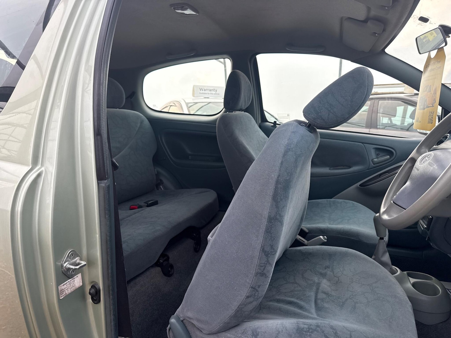 Used Toyota Yaris 2002 for sale - 76138521: Photo 17