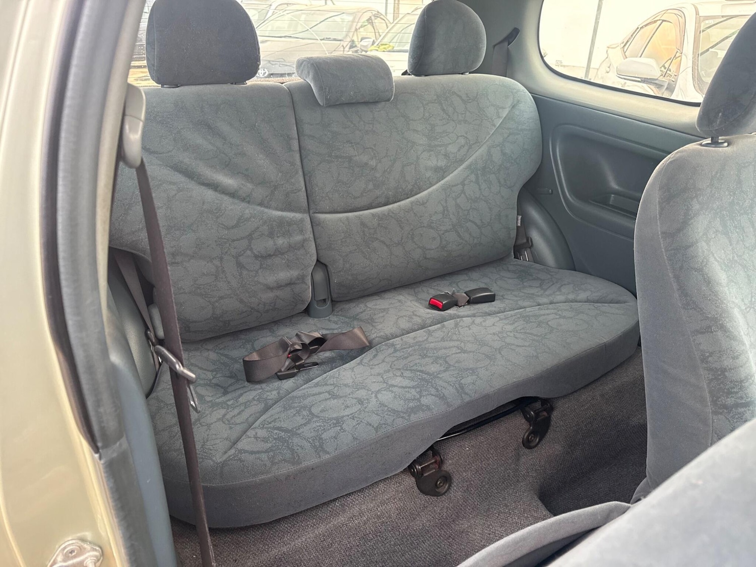 Used Toyota Yaris 2002 for sale - 76138521: Photo 18
