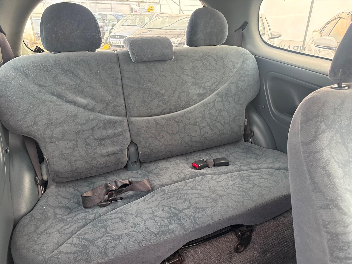 Used Toyota Yaris 2002 for sale - 76138521: Photo 19