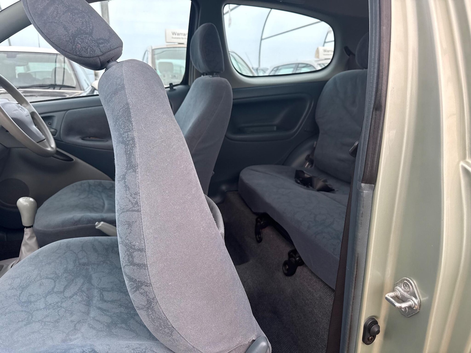Used Toyota Yaris 2002 for sale - 76138521: Photo 61