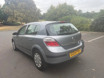 Vauxhall - Astra