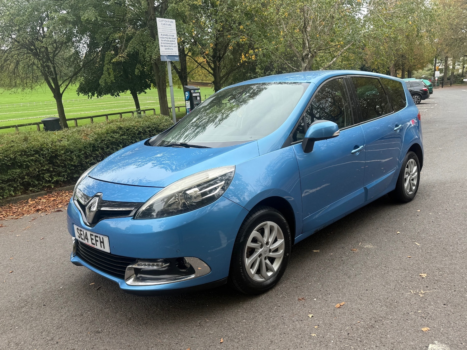 Used Renault Grand Scenic 2014 for sale - 76229133: Photo 2