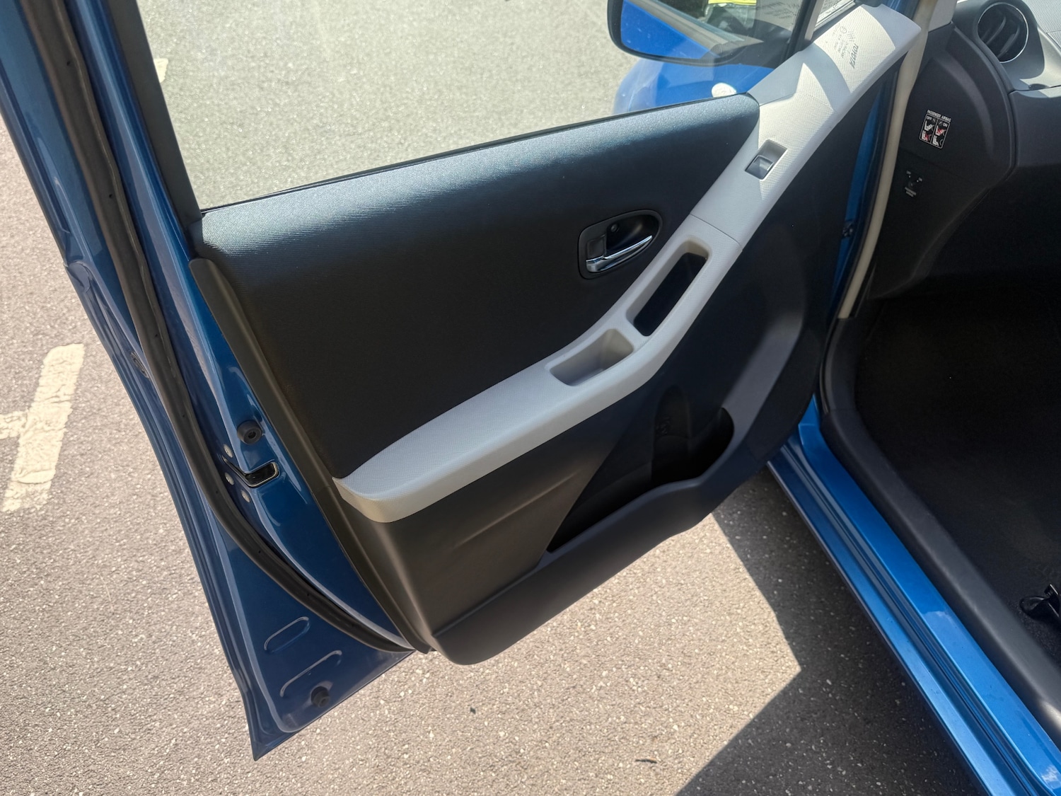 Used Toyota Yaris 2010 for sale - 76286203: Photo 26